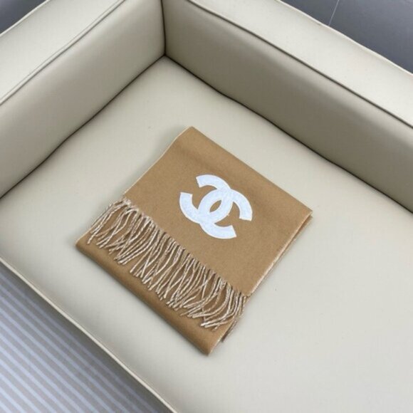 Chanel Opulent Two-Tone Wrap - Picture 6 of 7